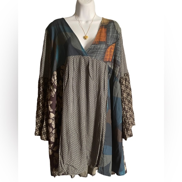 NWT. L/XL. CREATIVE PATCHWORK BLOUSE. BL/GR. 221805 - Picture 2 of 5